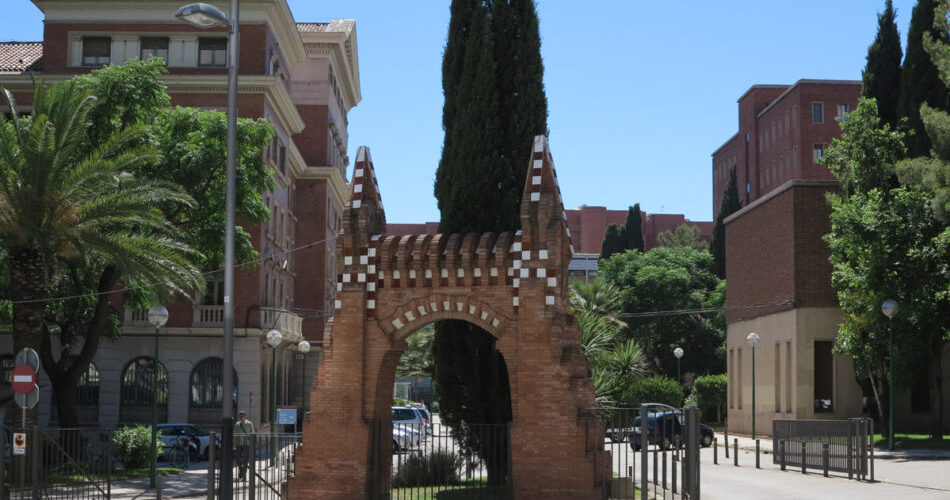 La Porta Gaudí facultat de Farmàcia, Barcelona